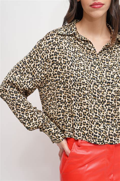 Camicia leopardata .